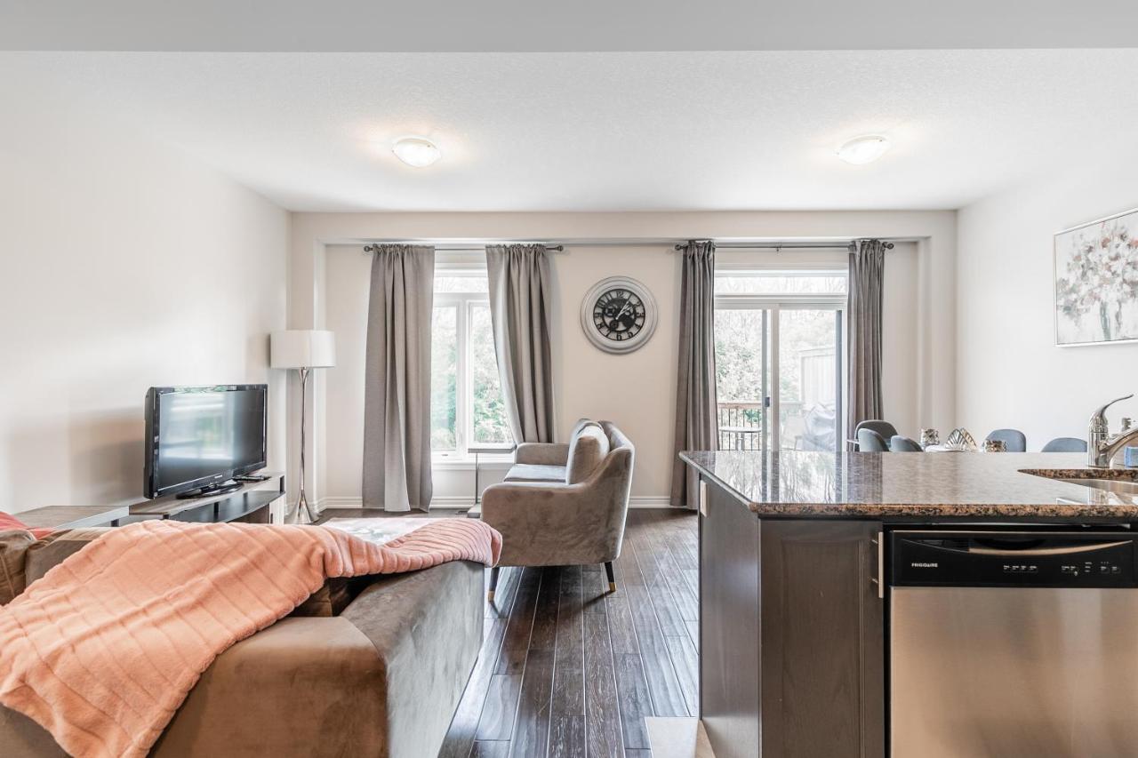 Globalstay Modern Townhomes In Lakeshore Steps To The Beach Hamilton Exterior foto