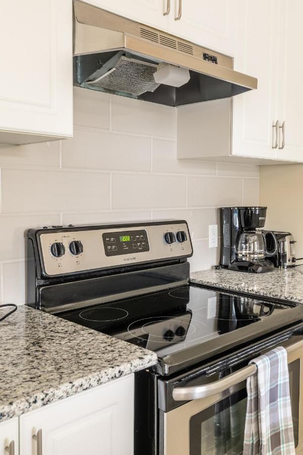 Globalstay Modern Townhomes In Lakeshore Steps To The Beach Hamilton Exterior foto