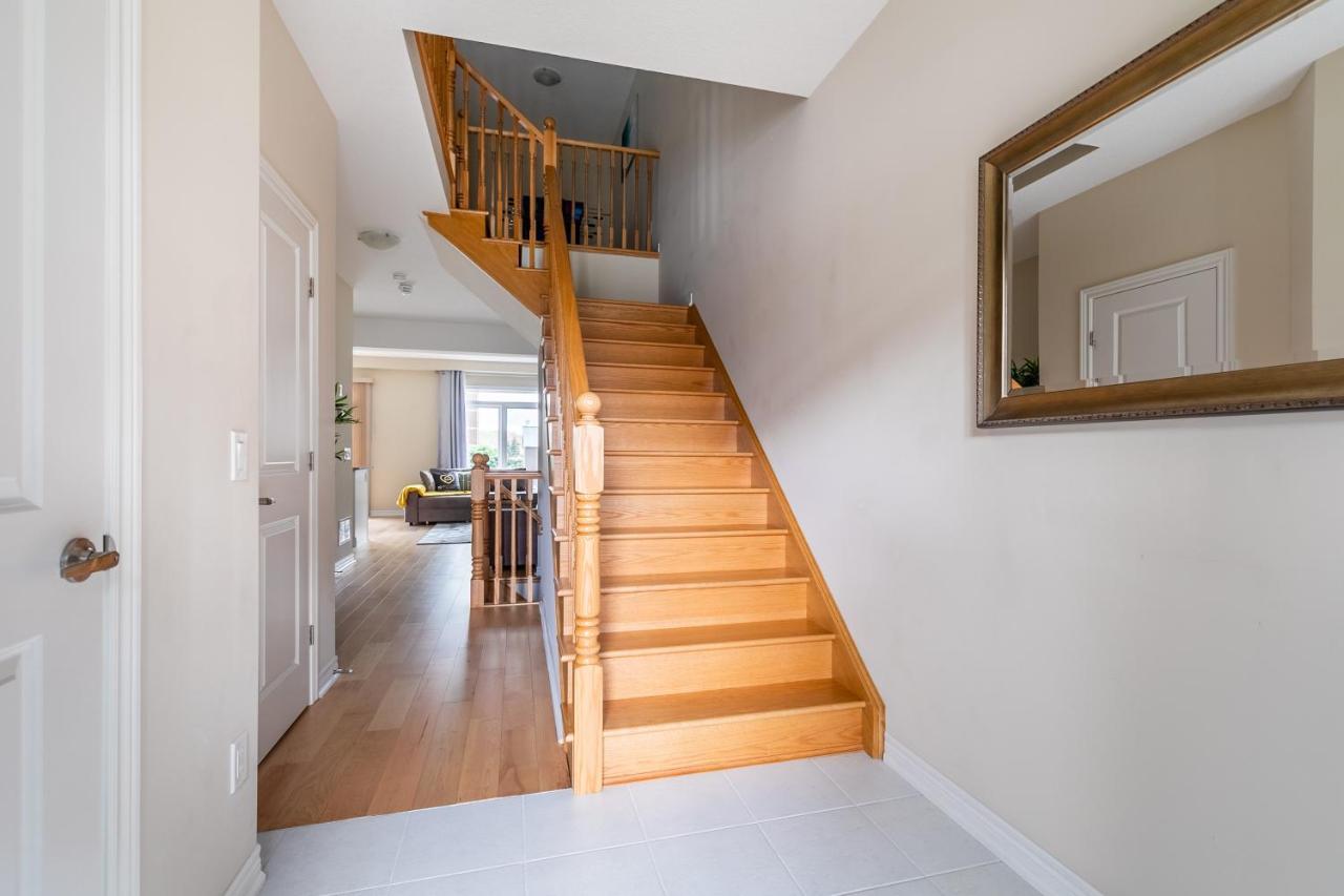 Globalstay Modern Townhomes In Lakeshore Steps To The Beach Hamilton Exterior foto